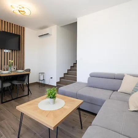 Gorgeous In With Swimming Pool Appartement Stanici
