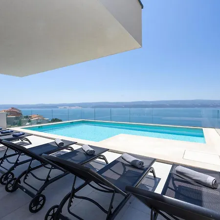 Gorgeous In With Swimming Pool *