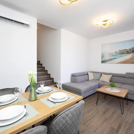 Gorgeous In With Swimming Pool Appartement Stanici