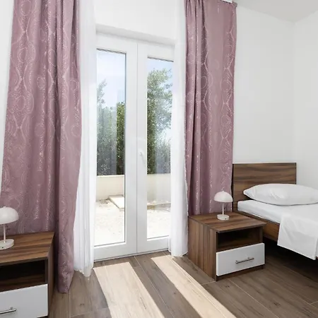 Appartement Gorgeous In With Swimming Pool Stanici