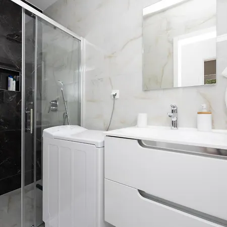 Appartement Gorgeous In With Swimming Pool