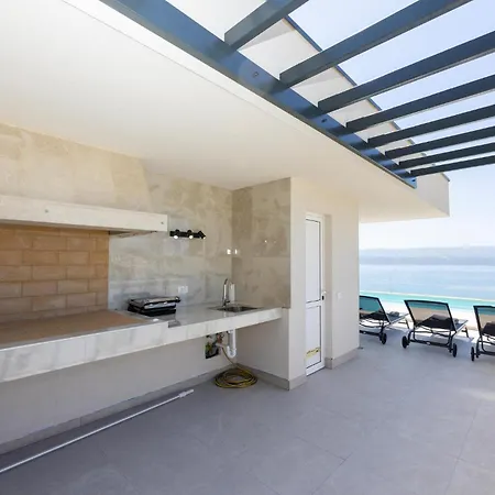 Gorgeous In With Swimming Pool *
